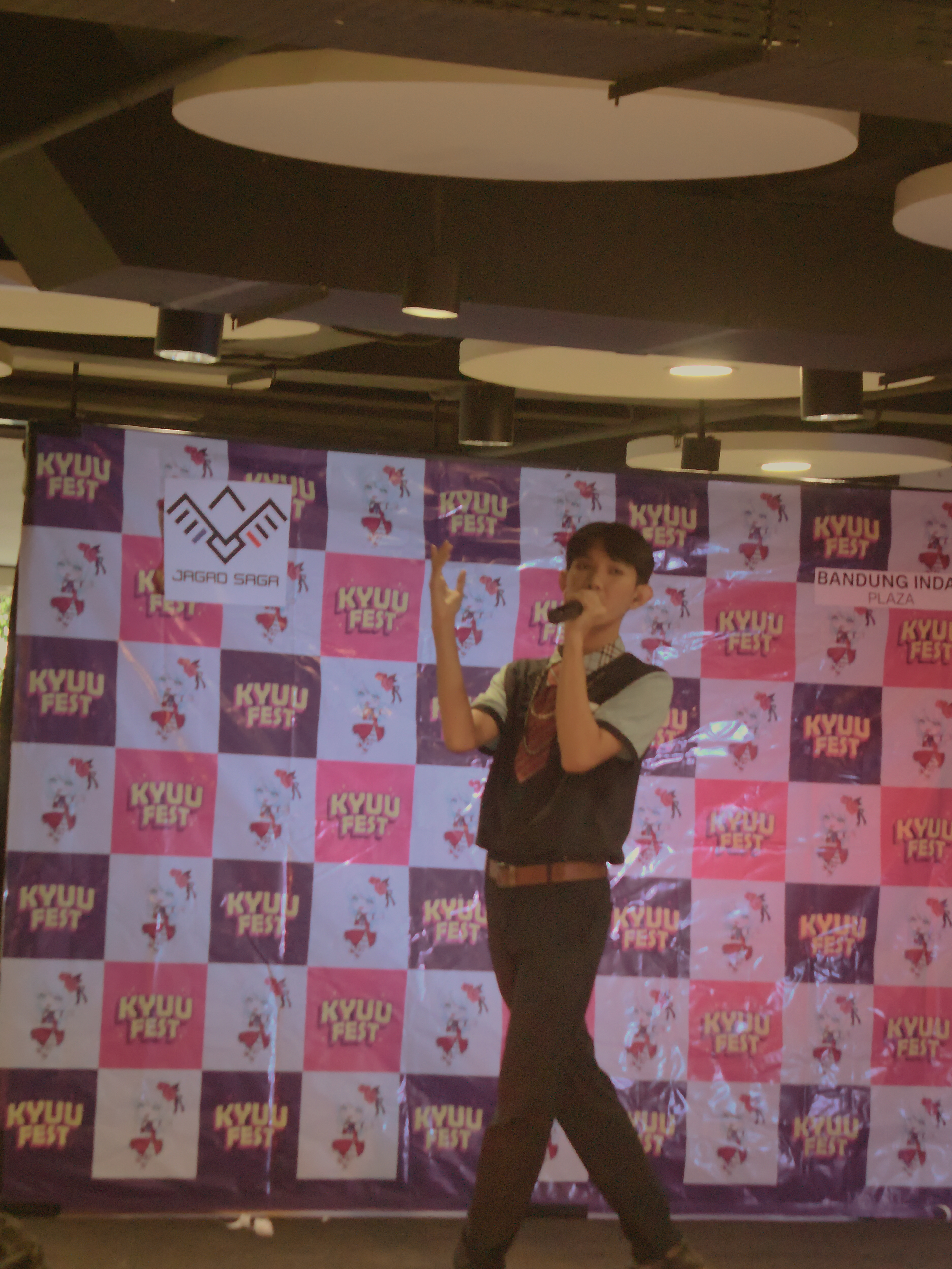 Festival Nyanyi dan Cosplay